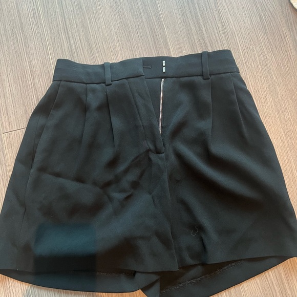 Babaton Atlier Pleated Shorts - Picture 7 of 7